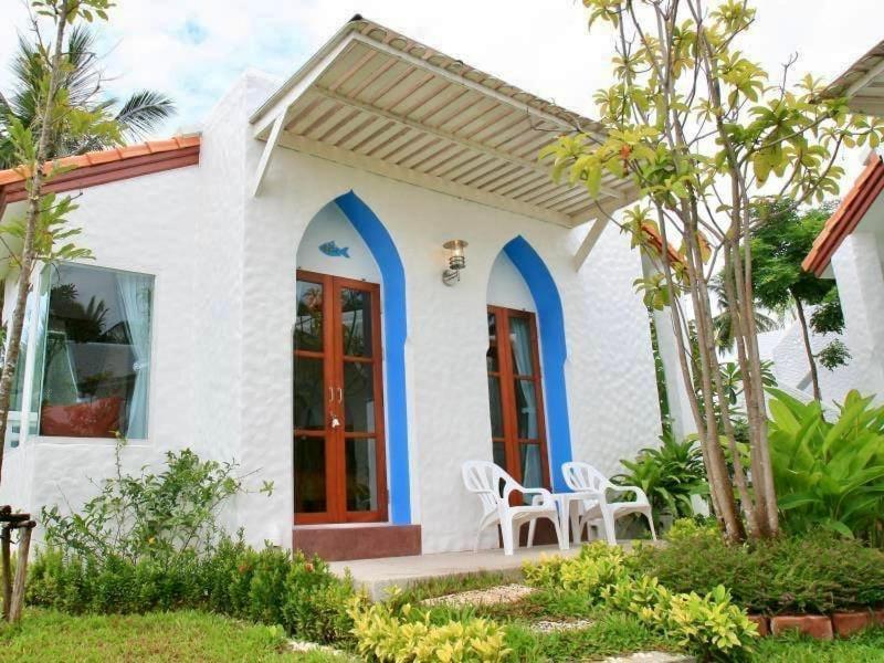 Baanmontra Beach Resort - Bankrut Bagian luar foto