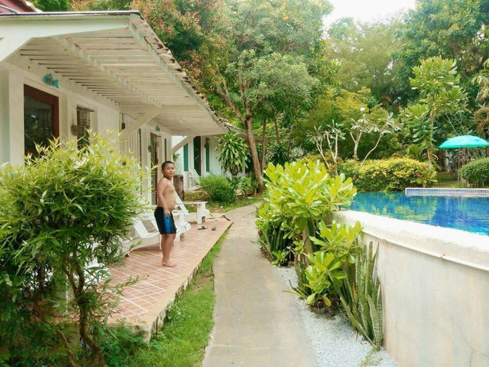 Baanmontra Beach Resort - Bankrut Bagian luar foto